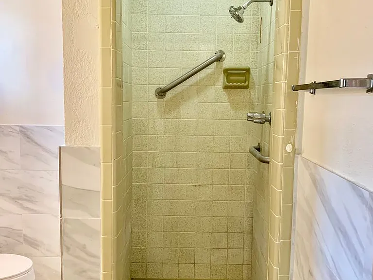 5255 Astoria Dr — Photo 11