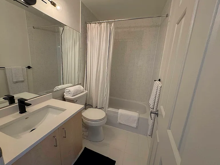 1010 Howe St #409 — Photo 15