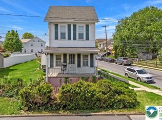 896 Front St, Whitehall, PA 18052