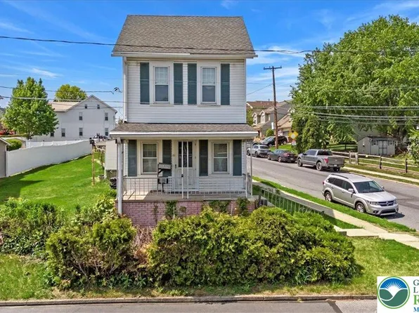 896 Front St, Whitehall, PA 18052