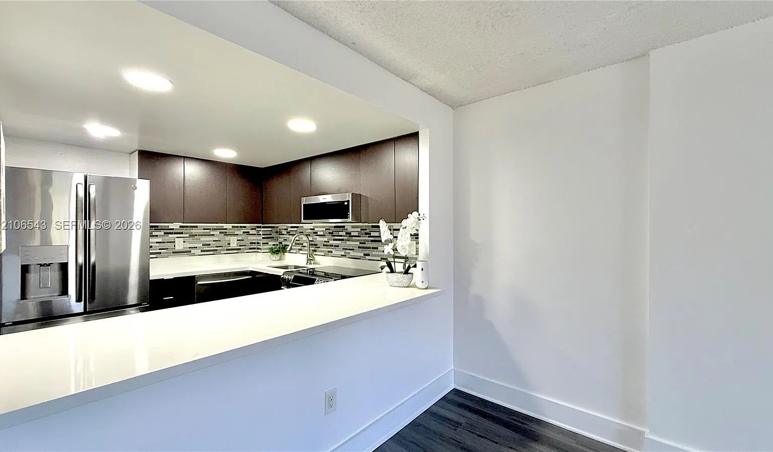 Woodside Apts Condo — Photo 3