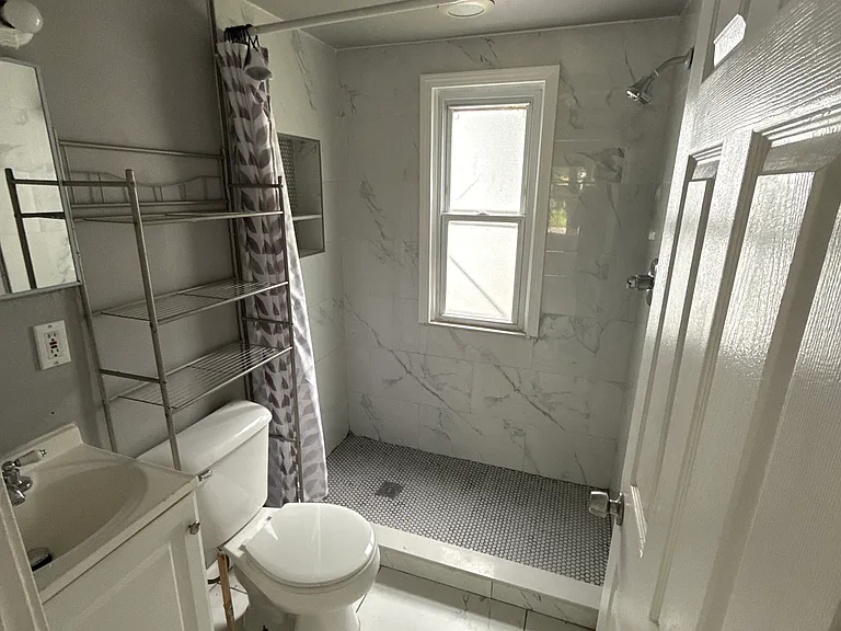 24142 Annapolis St — Photo 5