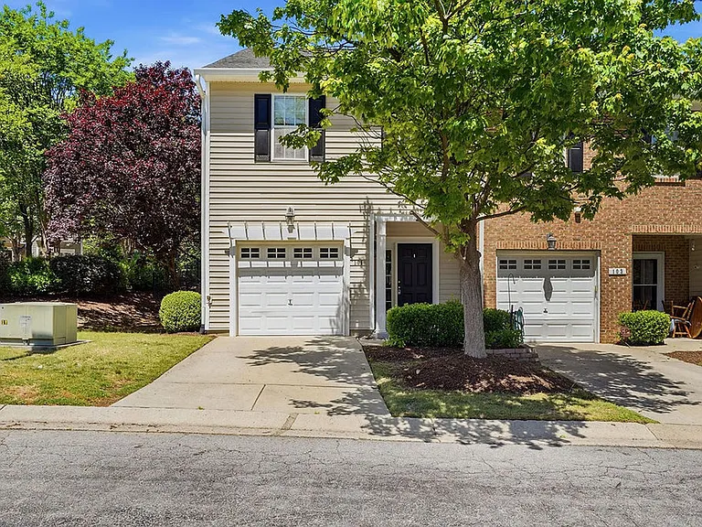 101 Fanwood Ct — Photo 1