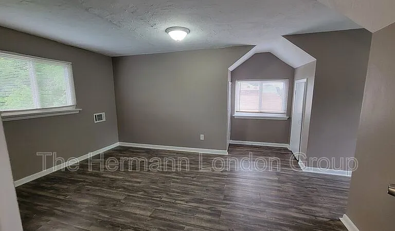 8720 Marcella Ave — Photo 11
