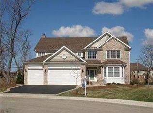90 E Benton Ct, Palatine, IL 60067