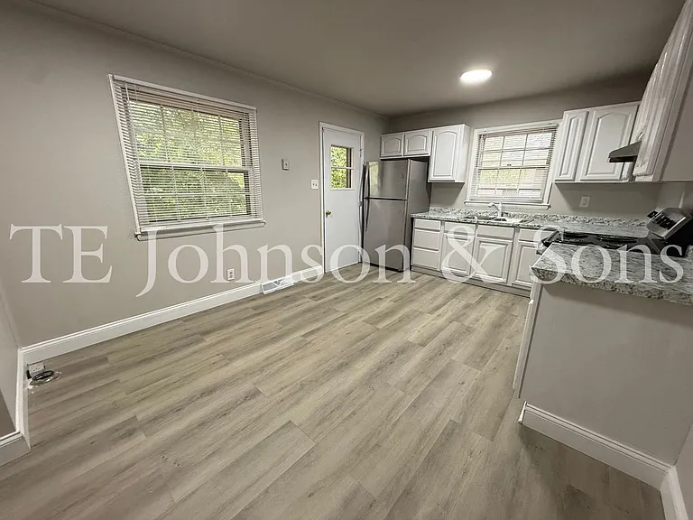 425 Cody Cir — Photo 6