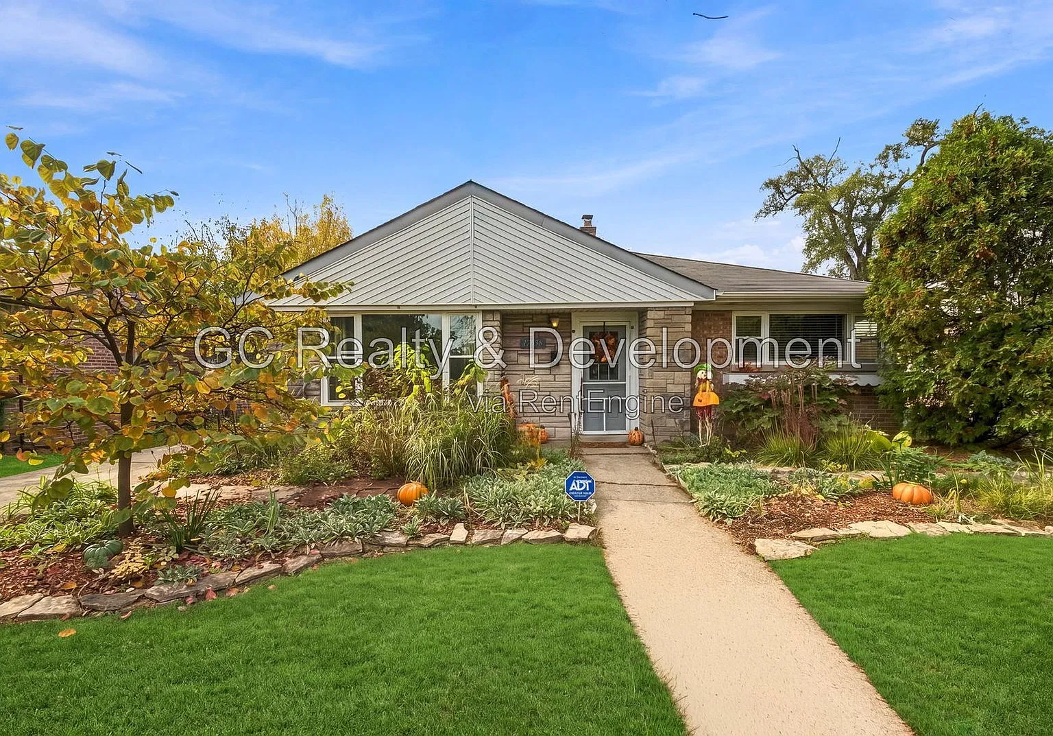 2 bed, 1.0 bath, 1250 sqft, $2,150 — Photo 1