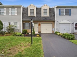 31 Bridgewood Lane, Watervliet, NY 12189
