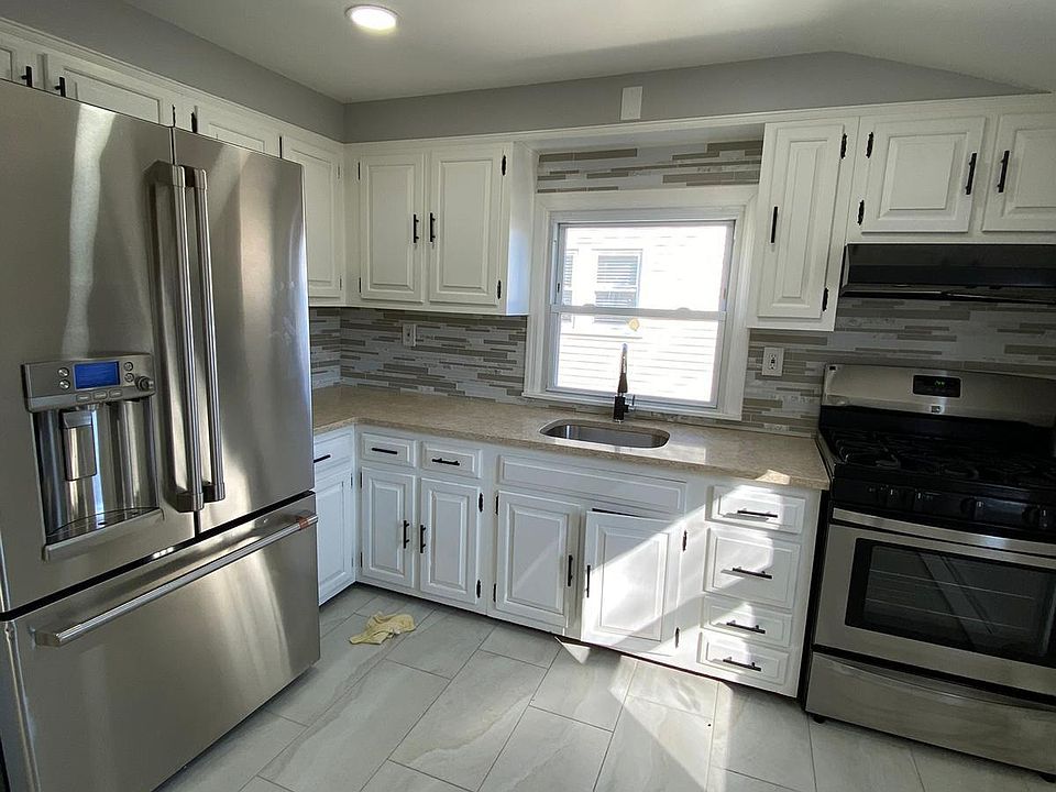 1st image of 184 Bennett Ave
