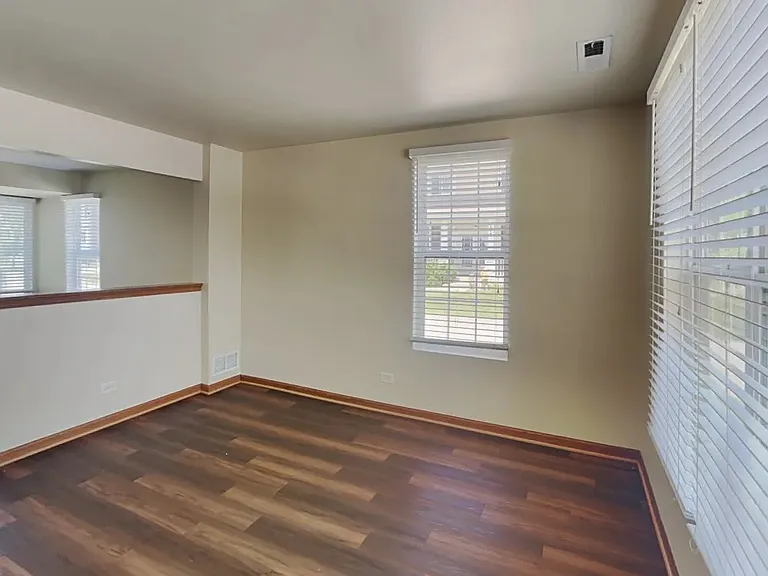 956 Four Seasons Blvd — Photo 5