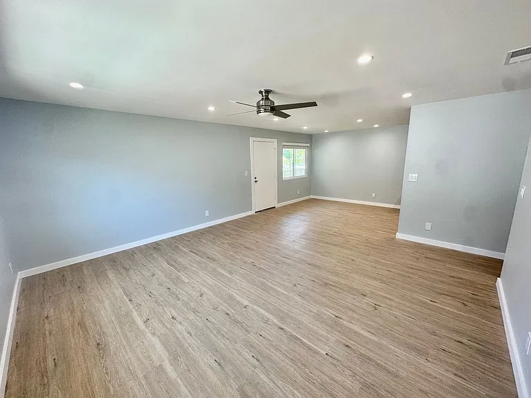 9721 Graham Street — Photo 13