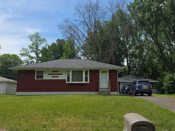 6741 4th St N, Oakdale, MN 55128
