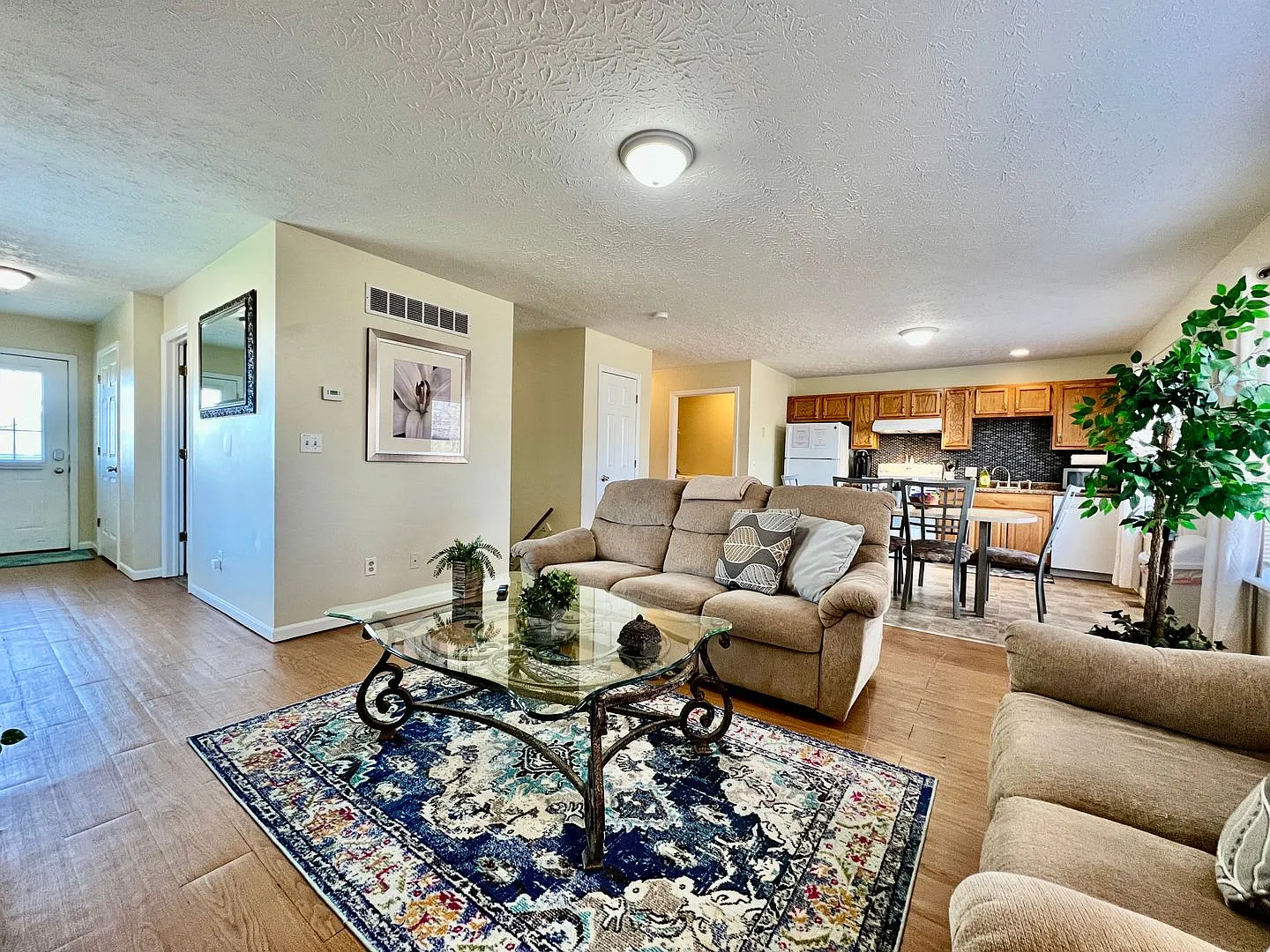 Great corporate furnished rental- close to everything. — Photo 3