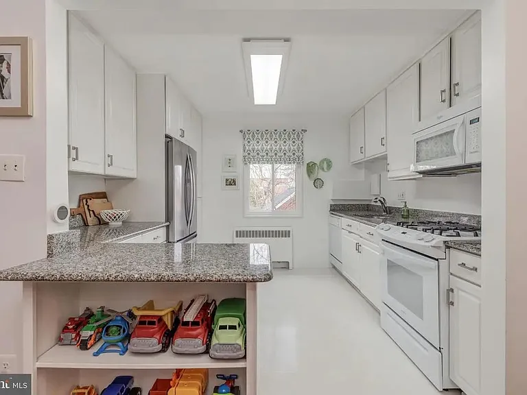 4800 Chevy Chase Dr #403 — Photo 6