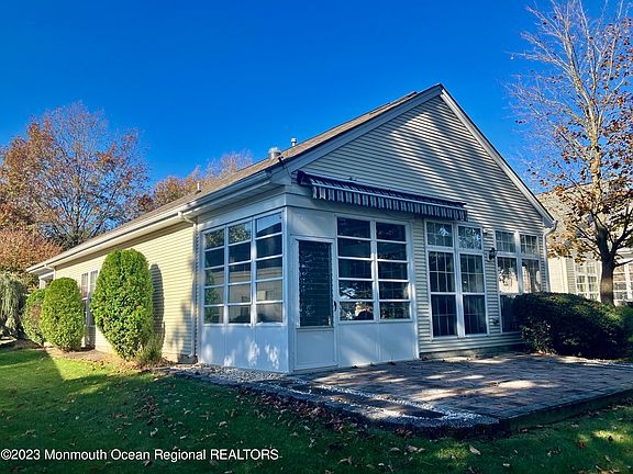 3rd image of 39 Silverspring Drive