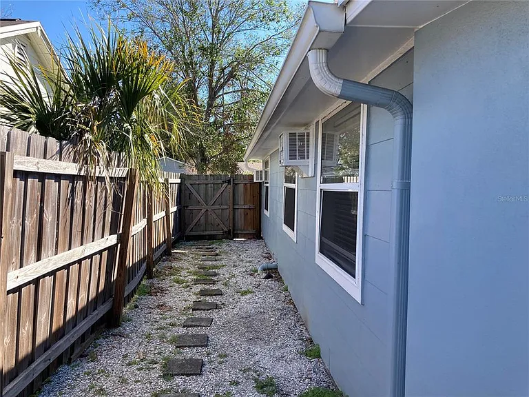 5609 1/2 Tangerine Ave — Photo 17