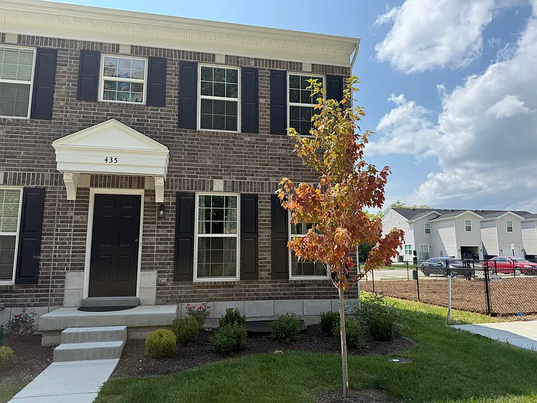 435 Sunset Hollow Dr — Photo 1