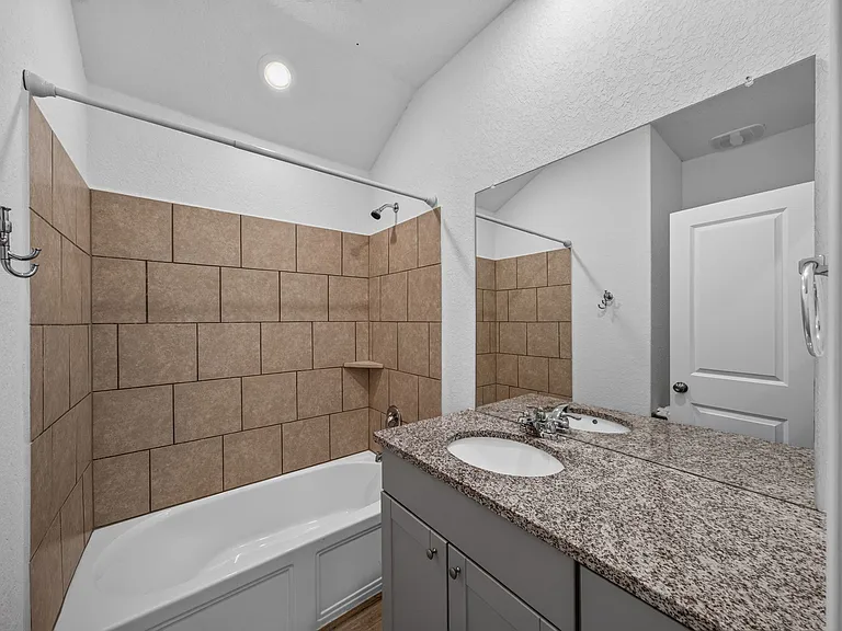 10639 Vinateros Dr — Photo 21