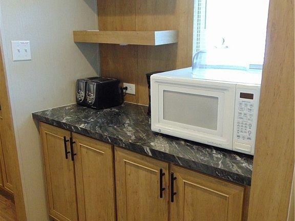 4th image of 7759 Bartholomew Dr
