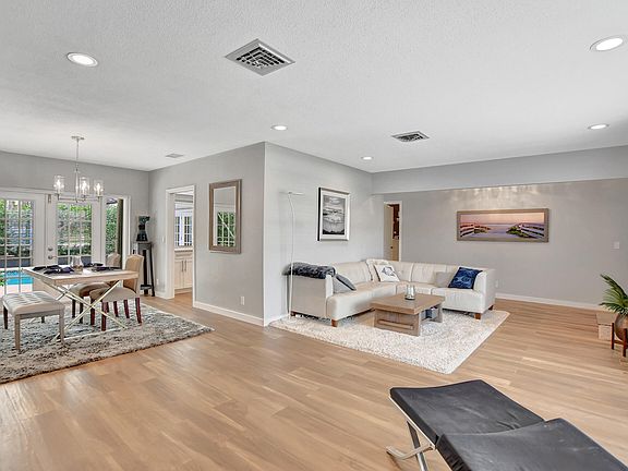 3rd image of 510 Silver Ln