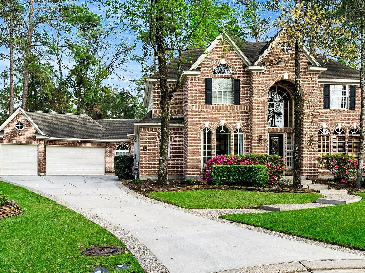 5 bed, 3.5 bath, 4183 sqft, $7,800 — Photo 1