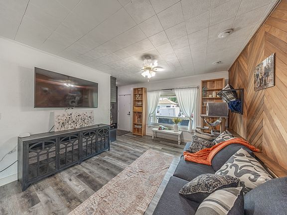 3rd image of 860 27th St