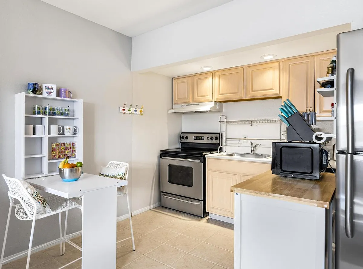 Building Photo - 277 E Alejo Rd #225