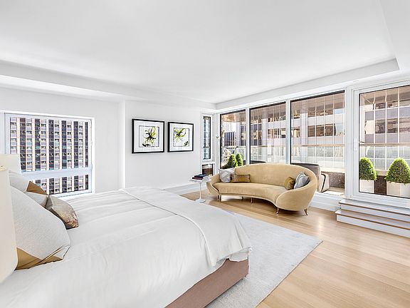 4th image of 135 W 52nd St #37
