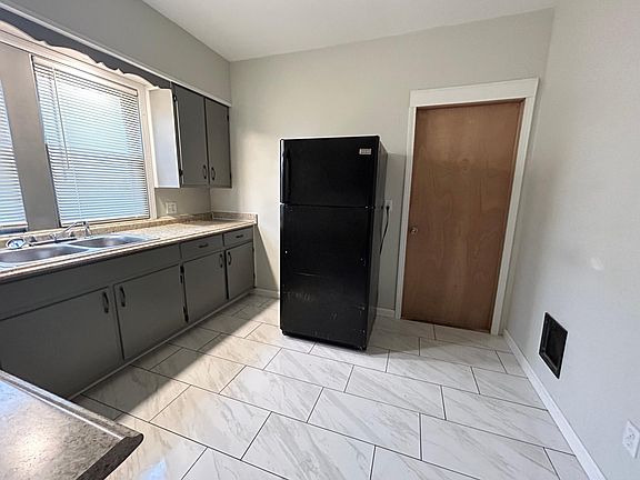 4th image of 76 Goulding Ave
