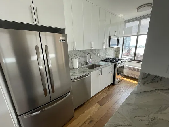 380 Rector Pl APT 21H, New York, NY 10280