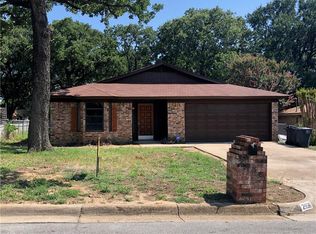 2936 Hunting Dr, Fort Worth, TX 76119
