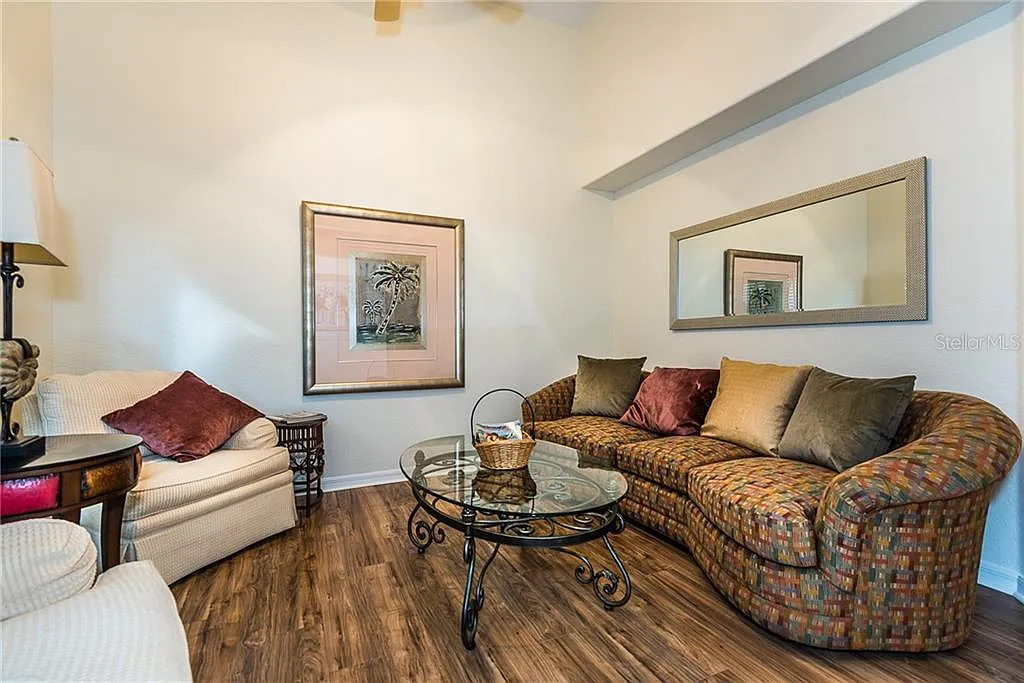2 bed, 2.0 bath, 1451 sqft, $4,200 — Photo 3