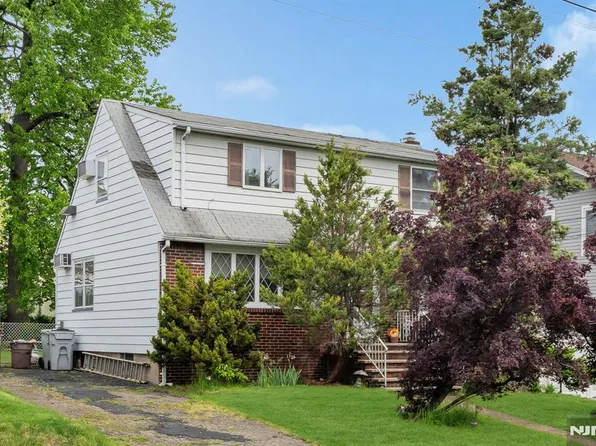 123 Summit Ave, Elmwood Park, NJ 07407