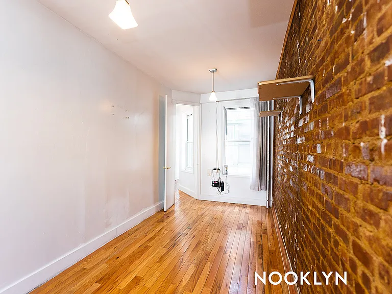 238 Irving Ave #3R — Photo 8