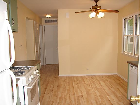 Kitchen dining area