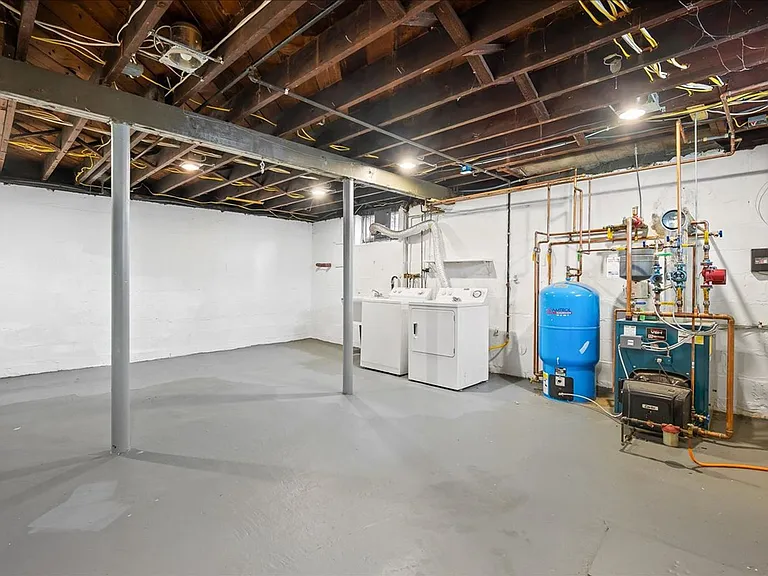 46 Upland Ave — Photo 20