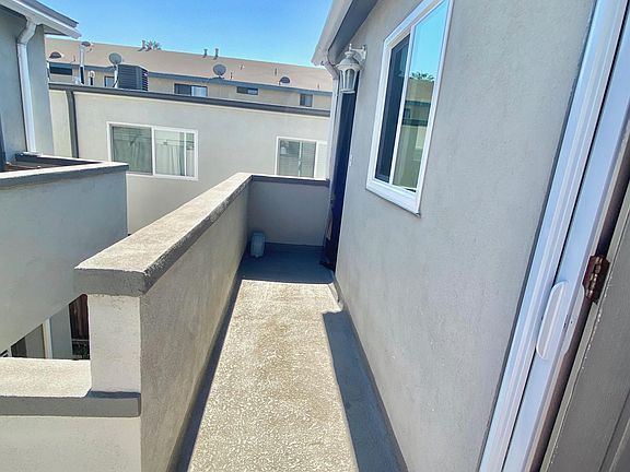 5th image of 1606 S Bundy Dr #1608