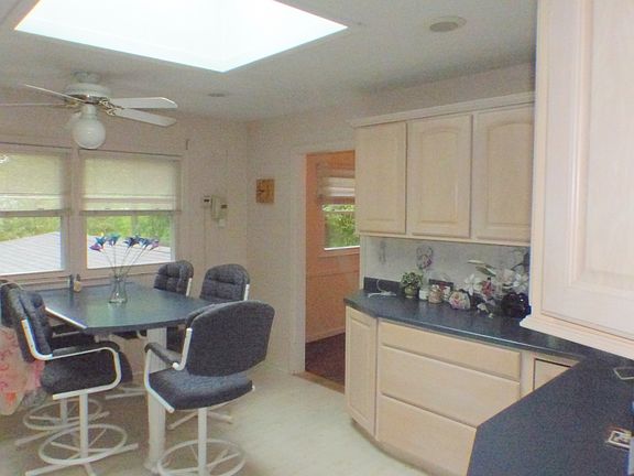 Eat In Kitchen 13x13
