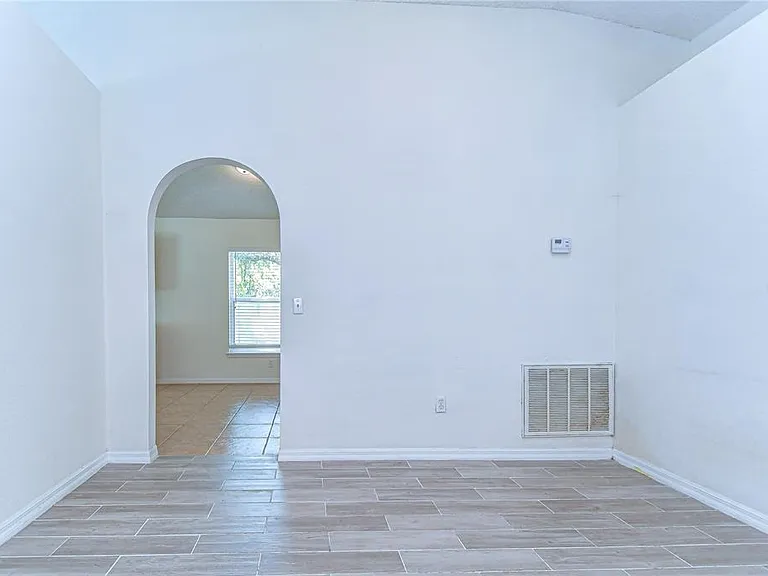 18303 Elmhurst Ln — Photo 7