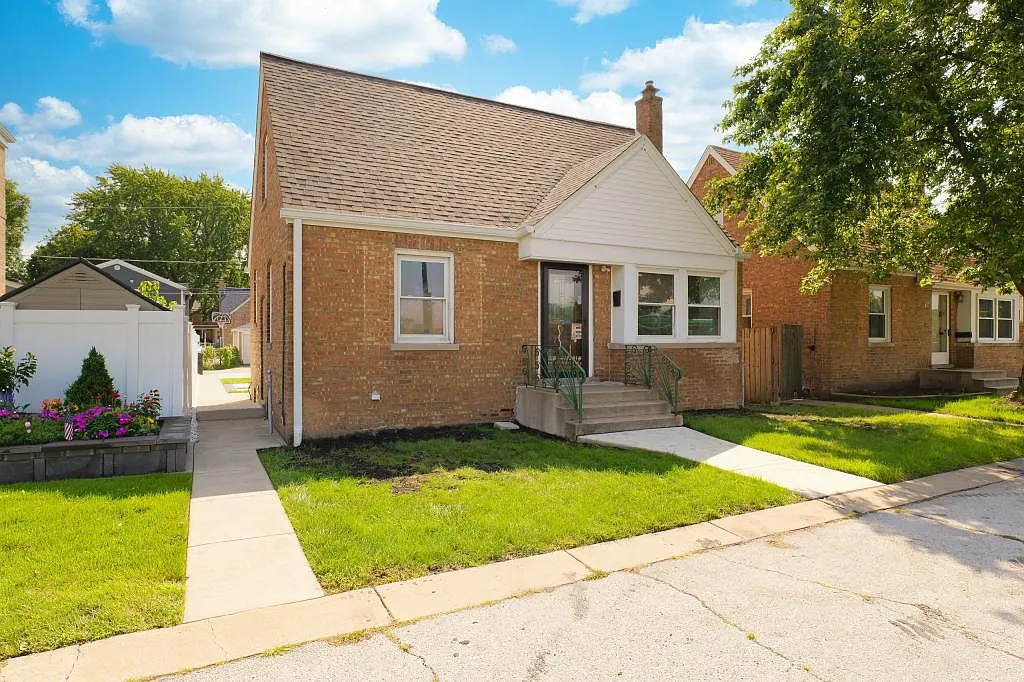 11031 S Pulaski Rd — Photo 2