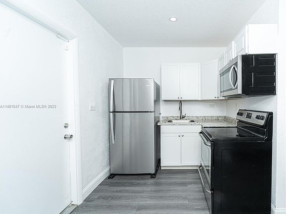 4th image of 15945 W Bunche Park Dr