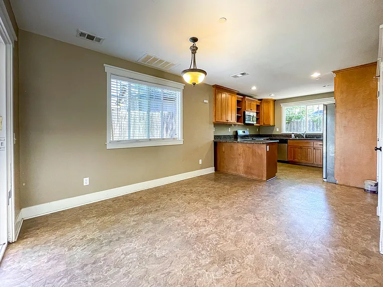 1725 S Maple St #4 — Photo 4