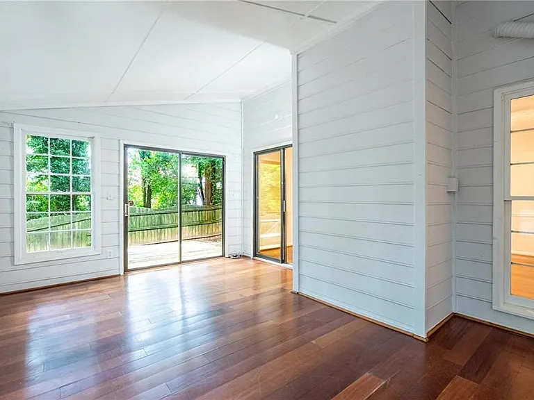 2916 Governors Ct — Photo 14