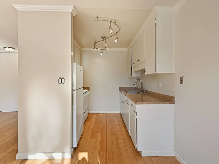 100 Devon Avenue — Photo 30
