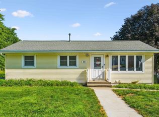 820 SE 5th St, Cascade, IA 52033