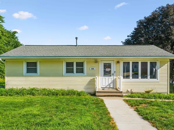 820 SE 5th St, Cascade, IA 52033