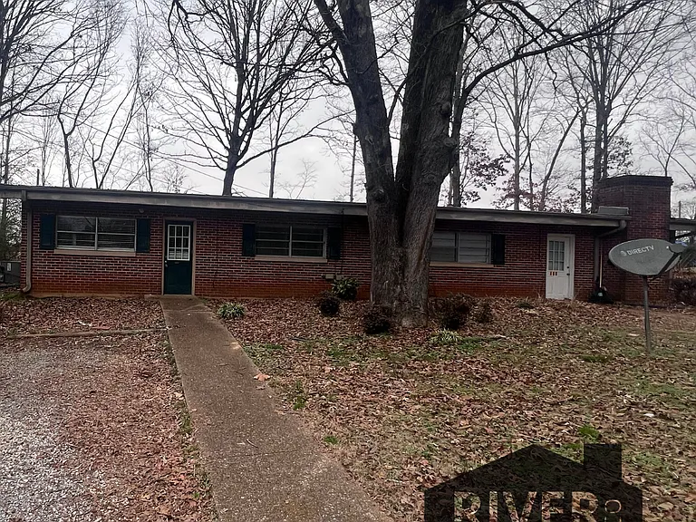 111 Parker Dr — Photo 1