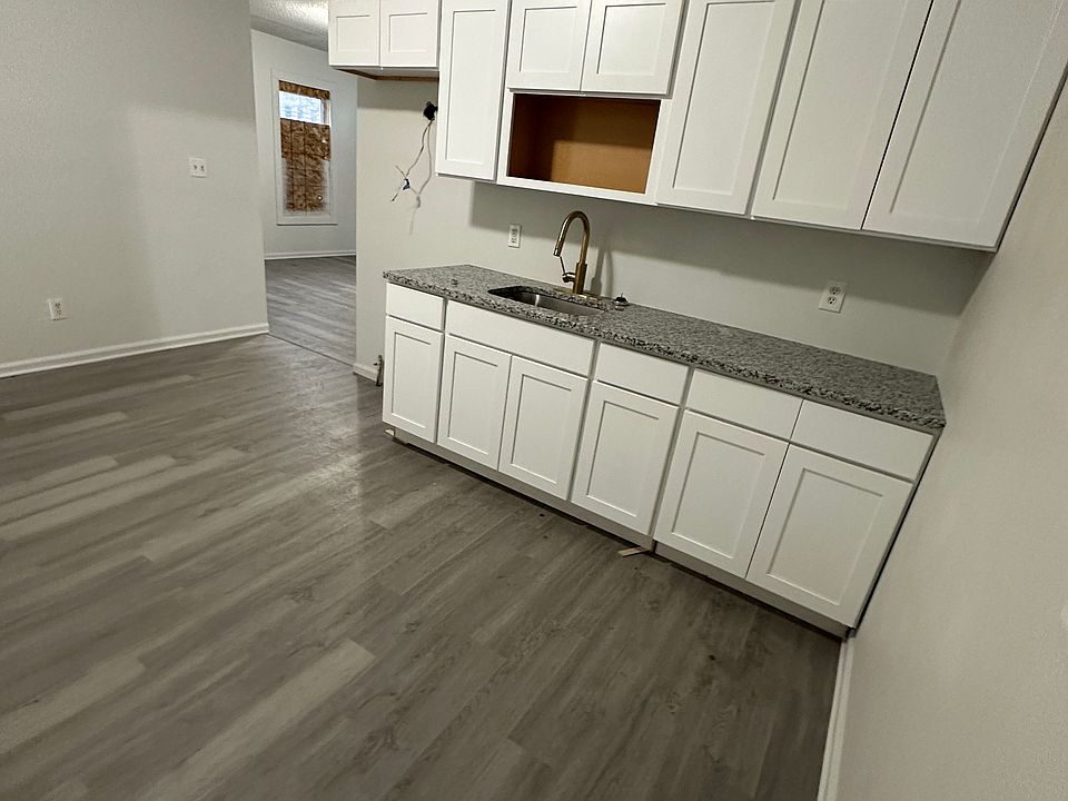 1st image of 230 Lloyd St #1A