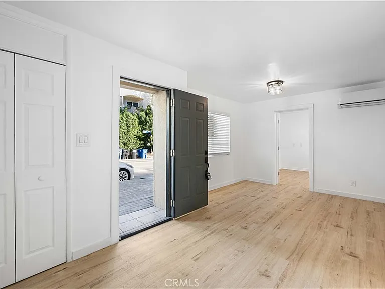 1303 N Beverly Glen Blvd — Photo 4