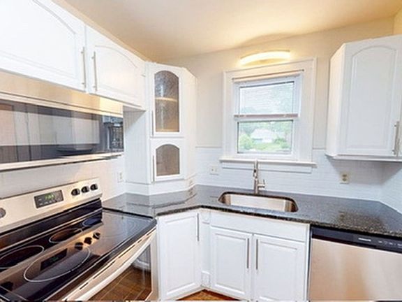 2nd image of 208 Olentangy St